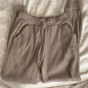 ALO Yoga Muse sweatpants - gravel